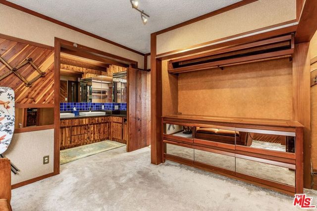 7210 Sunnydip Trail, Los Angeles, CA 90068