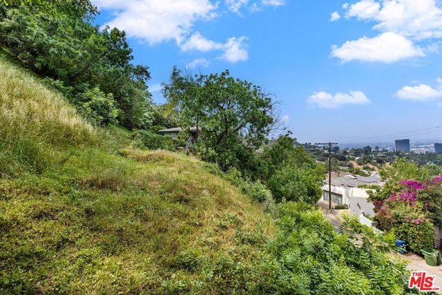 7210 Sunnydip Trail, Los Angeles, CA 90068