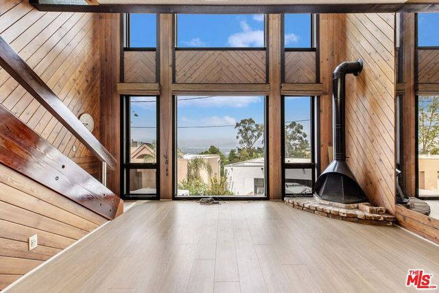 7210 Sunnydip Trail, Los Angeles, CA 90068