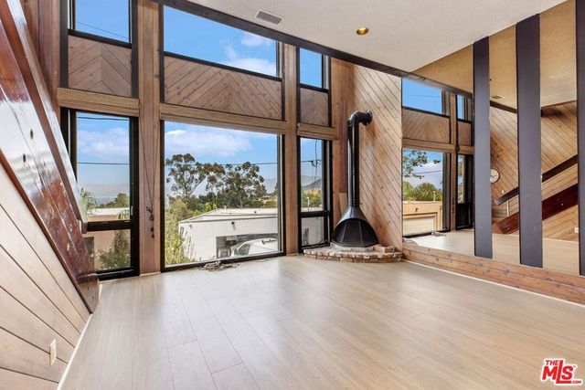 7210 Sunnydip Trail, Los Angeles, CA 90068