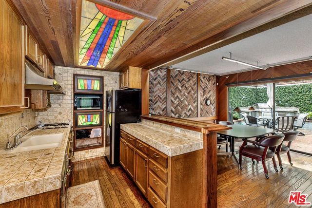 7210 Sunnydip Trail, Los Angeles, CA 90068