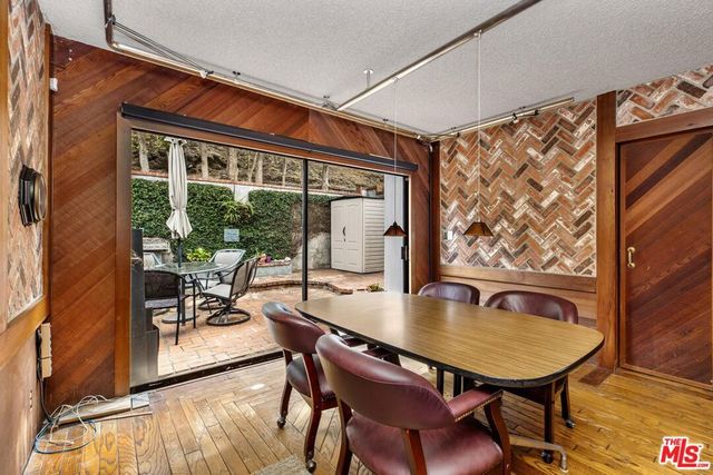 7210 Sunnydip Trail, Los Angeles, CA 90068