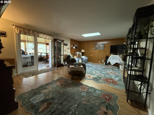 2082 BEL AIR Ct 2082, Roseburg, OR 97471