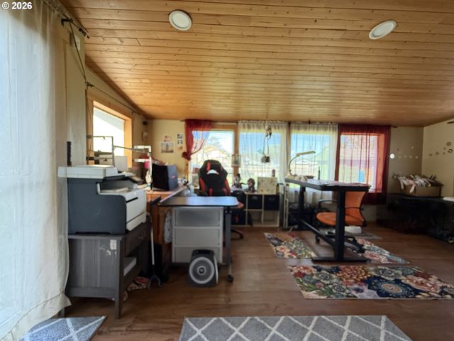 2082 BEL AIR Ct 2082, Roseburg, OR 97471