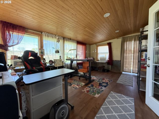 2082 BEL AIR Ct 2082, Roseburg, OR 97471