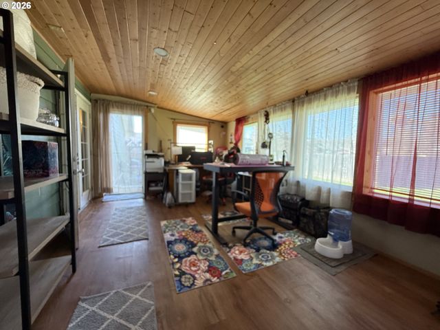 2082 BEL AIR Ct 2082, Roseburg, OR 97471