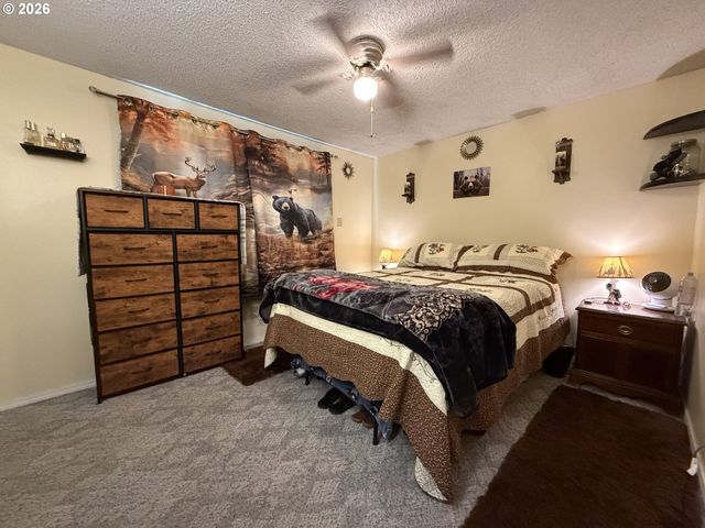 2082 BEL AIR Ct 2082, Roseburg, OR 97471