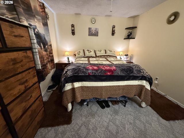 2082 BEL AIR Ct 2082, Roseburg, OR 97471