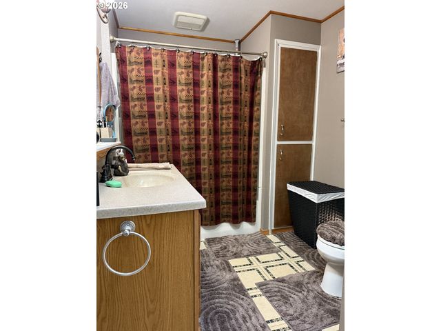 2082 BEL AIR Ct 2082, Roseburg, OR 97471