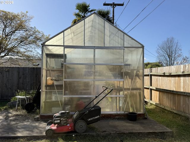 2082 BEL AIR Ct 2082, Roseburg, OR 97471