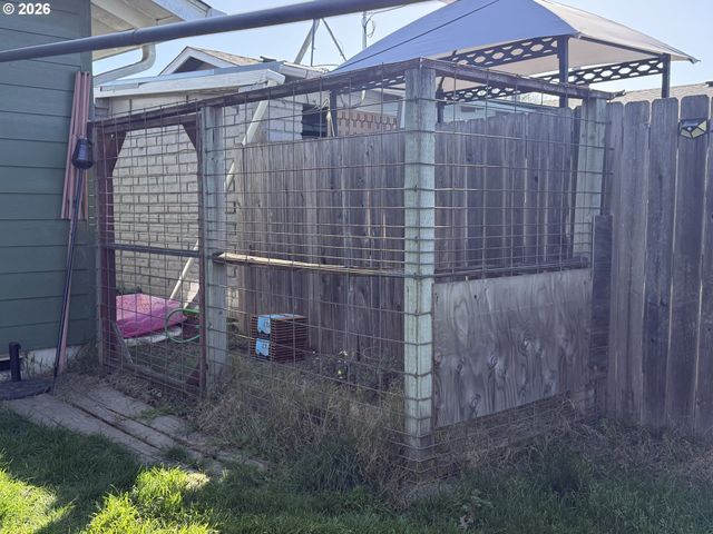 2082 BEL AIR Ct 2082, Roseburg, OR 97471