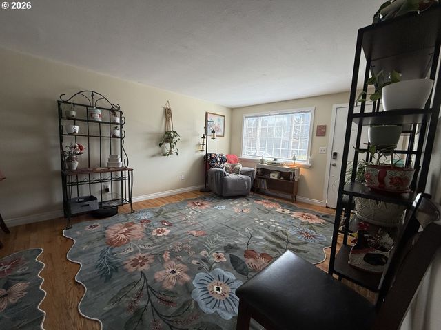 2082 BEL AIR Ct 2082, Roseburg, OR 97471