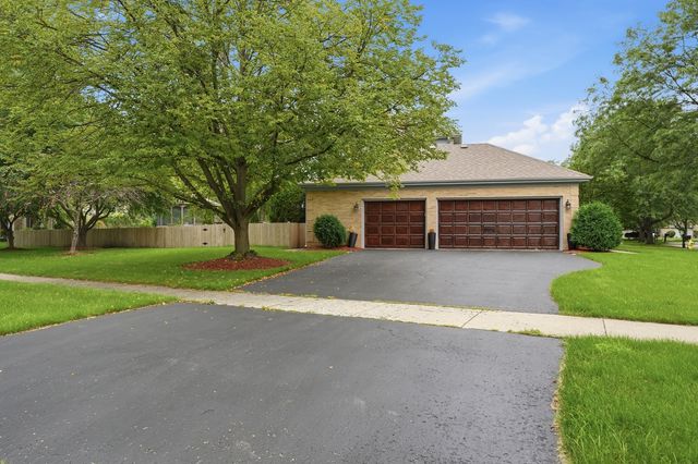 801 Fieldale Lane, Grayslake, IL 60030