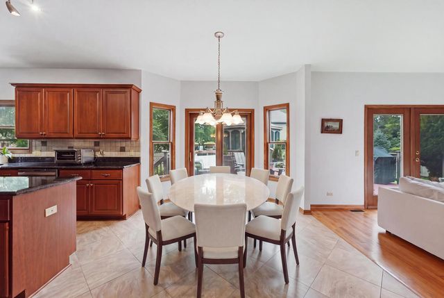 801 Fieldale Lane, Grayslake, IL 60030