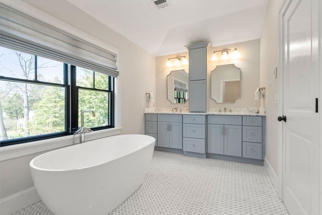 7 Massasoit Street, Wellesley, MA 02481
