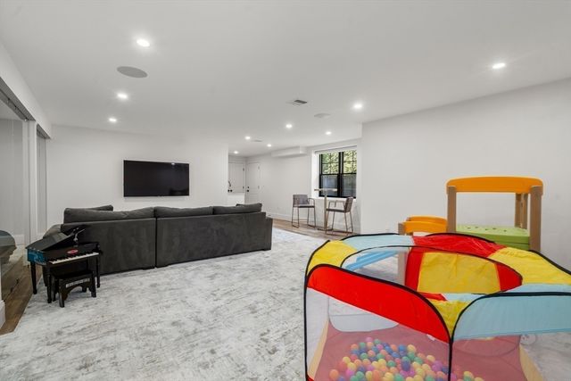 7 Massasoit Street, Wellesley, MA 02481