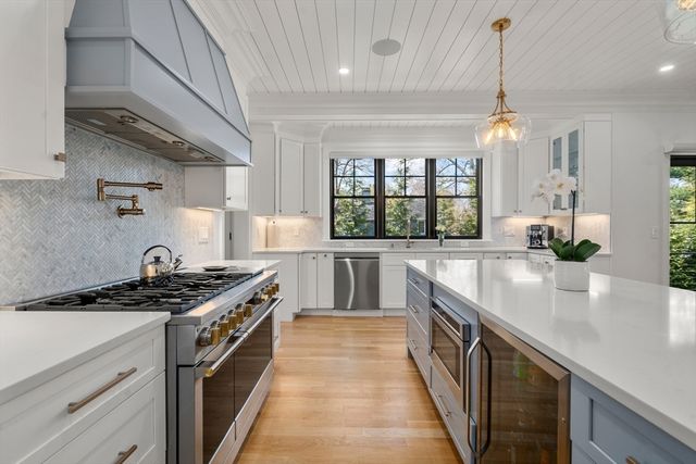 7 Massasoit Street, Wellesley, MA 02481
