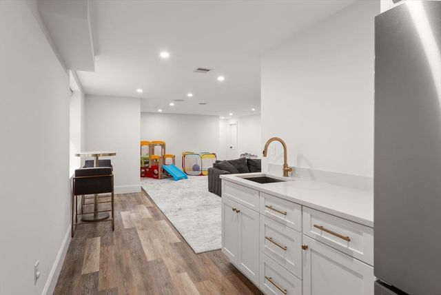 7 Massasoit Street, Wellesley, MA 02481