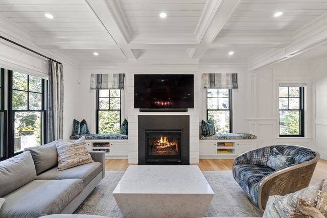7 Massasoit Street, Wellesley, MA 02481