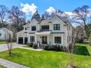 7 Massasoit Street, Wellesley, MA 02481