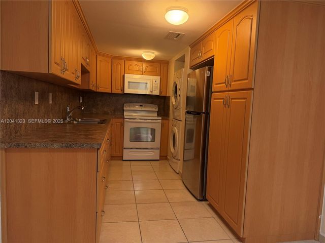 10090 NW 80th Ct 1241, Hialeah Gardens, FL 33016