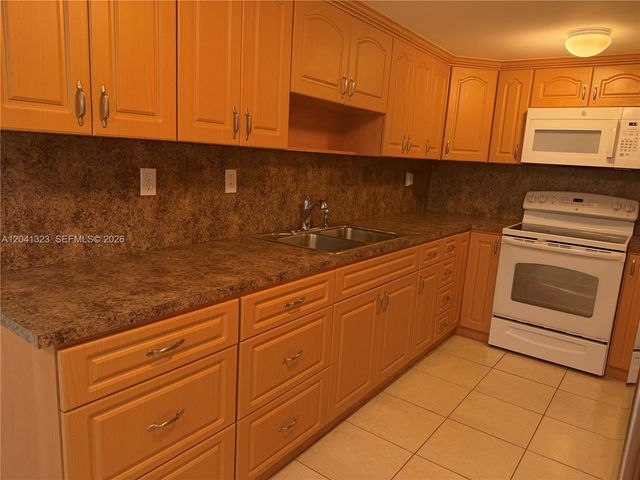 10090 NW 80th Ct 1241, Hialeah Gardens, FL 33016