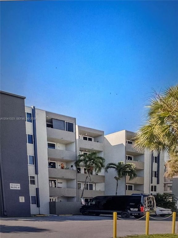 10090 NW 80th Ct 1241, Hialeah Gardens, FL 33016