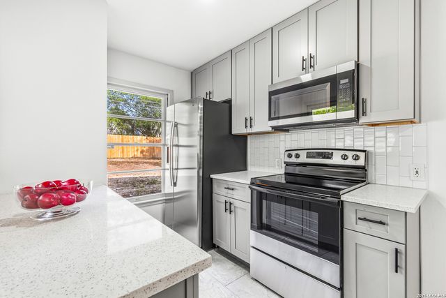122 Green Meadow Blvd, San Antonio, TX 78213