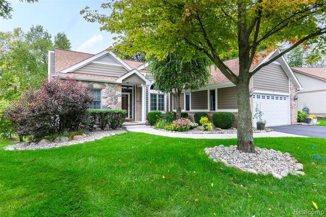 178 Lakeshore Vista, Howell, MI 48843