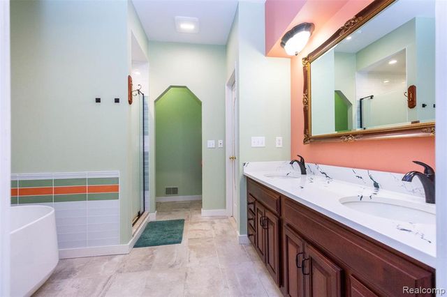 178 Lakeshore Vista, Howell, MI 48843