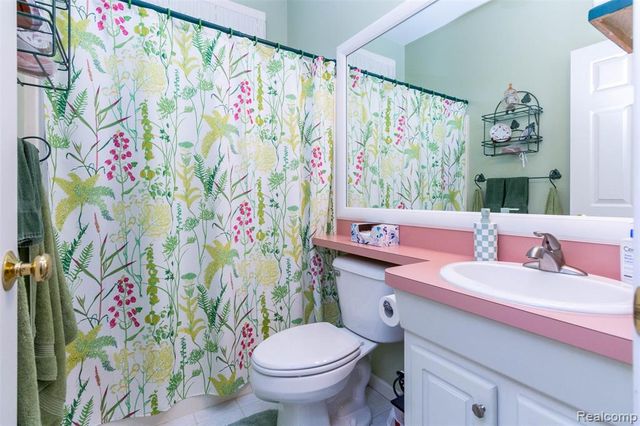 178 Lakeshore Vista, Howell, MI 48843