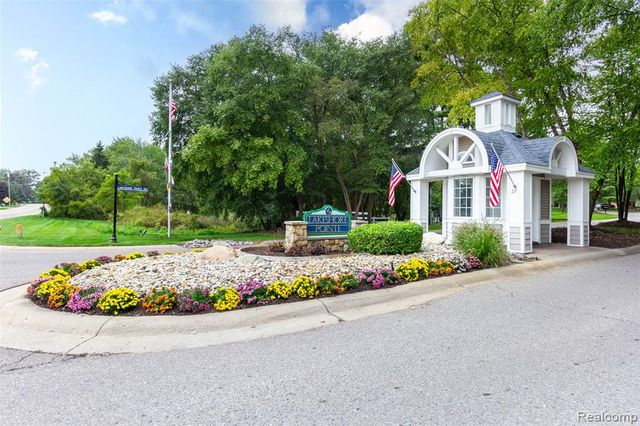 178 Lakeshore Vista, Howell, MI 48843