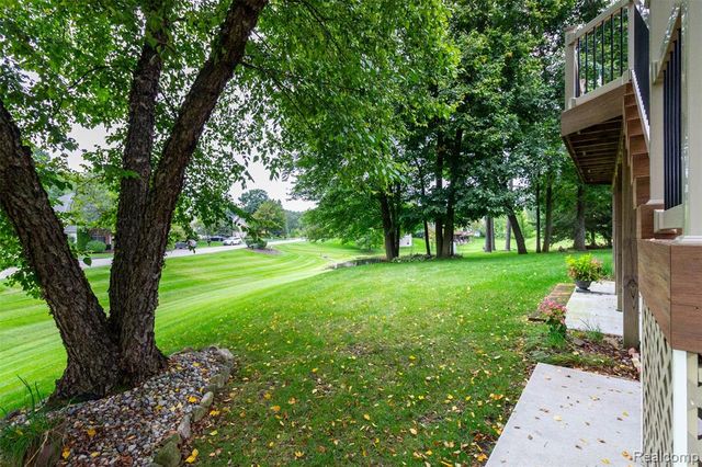 178 Lakeshore Vista, Howell, MI 48843