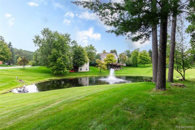 178 Lakeshore Vista, Howell, MI 48843