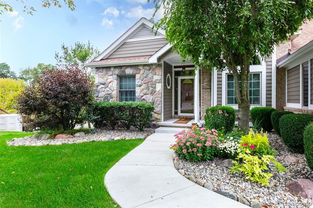 178 Lakeshore Vista, Howell, MI 48843