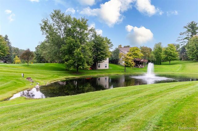 178 Lakeshore Vista, Howell, MI 48843