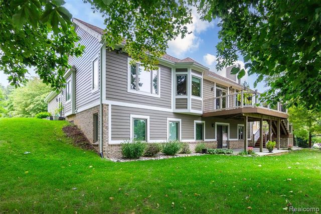 178 Lakeshore Vista, Howell, MI 48843