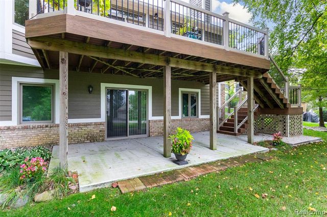 178 Lakeshore Vista, Howell, MI 48843