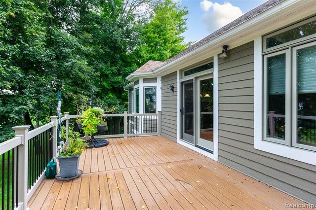 178 Lakeshore Vista, Howell, MI 48843
