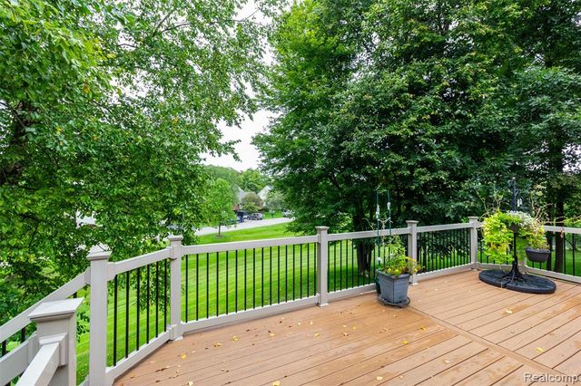 178 Lakeshore Vista, Howell, MI 48843
