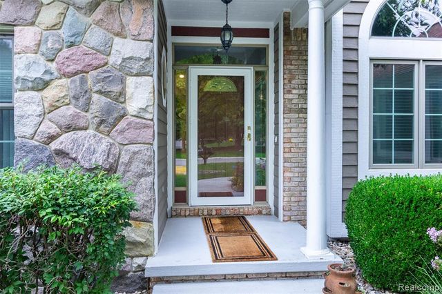 178 Lakeshore Vista, Howell, MI 48843