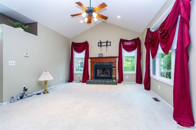 178 Lakeshore Vista, Howell, MI 48843