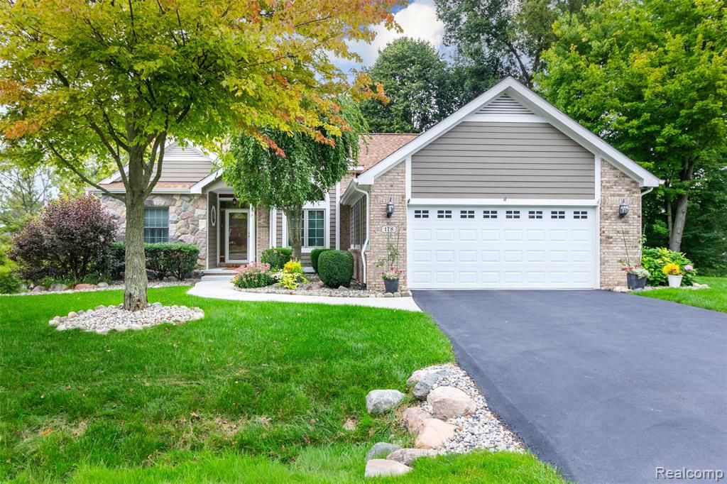 178 Lakeshore Vista, Howell, MI 48843