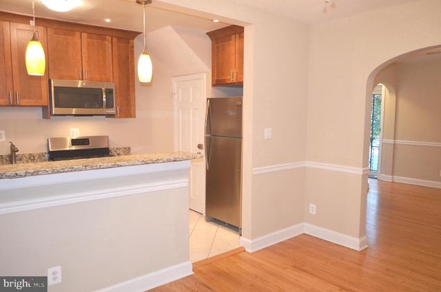 206 S COURTHOUSE RD, Arlington, VA 22204