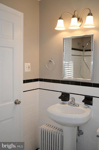 206 S COURTHOUSE RD, Arlington, VA 22204