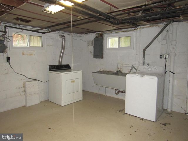 206 S COURTHOUSE RD, Arlington, VA 22204