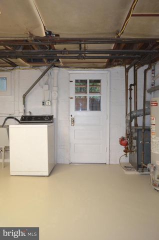 206 S COURTHOUSE RD, Arlington, VA 22204