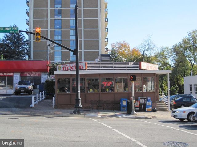 206 S COURTHOUSE RD, Arlington, VA 22204