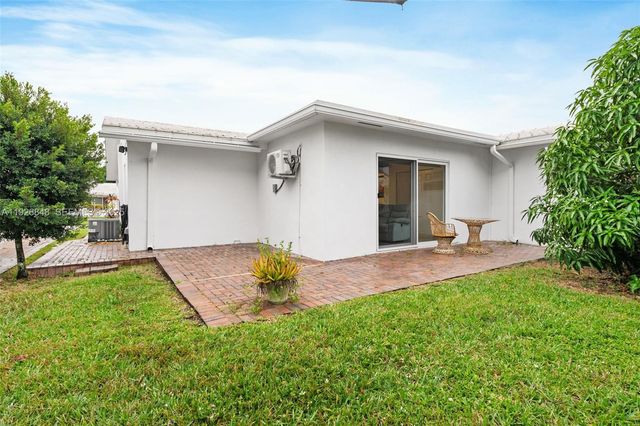 6707 NW 71st St, Tamarac, FL 33321