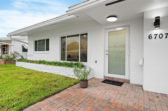 6707 NW 71st St, Tamarac, FL 33321